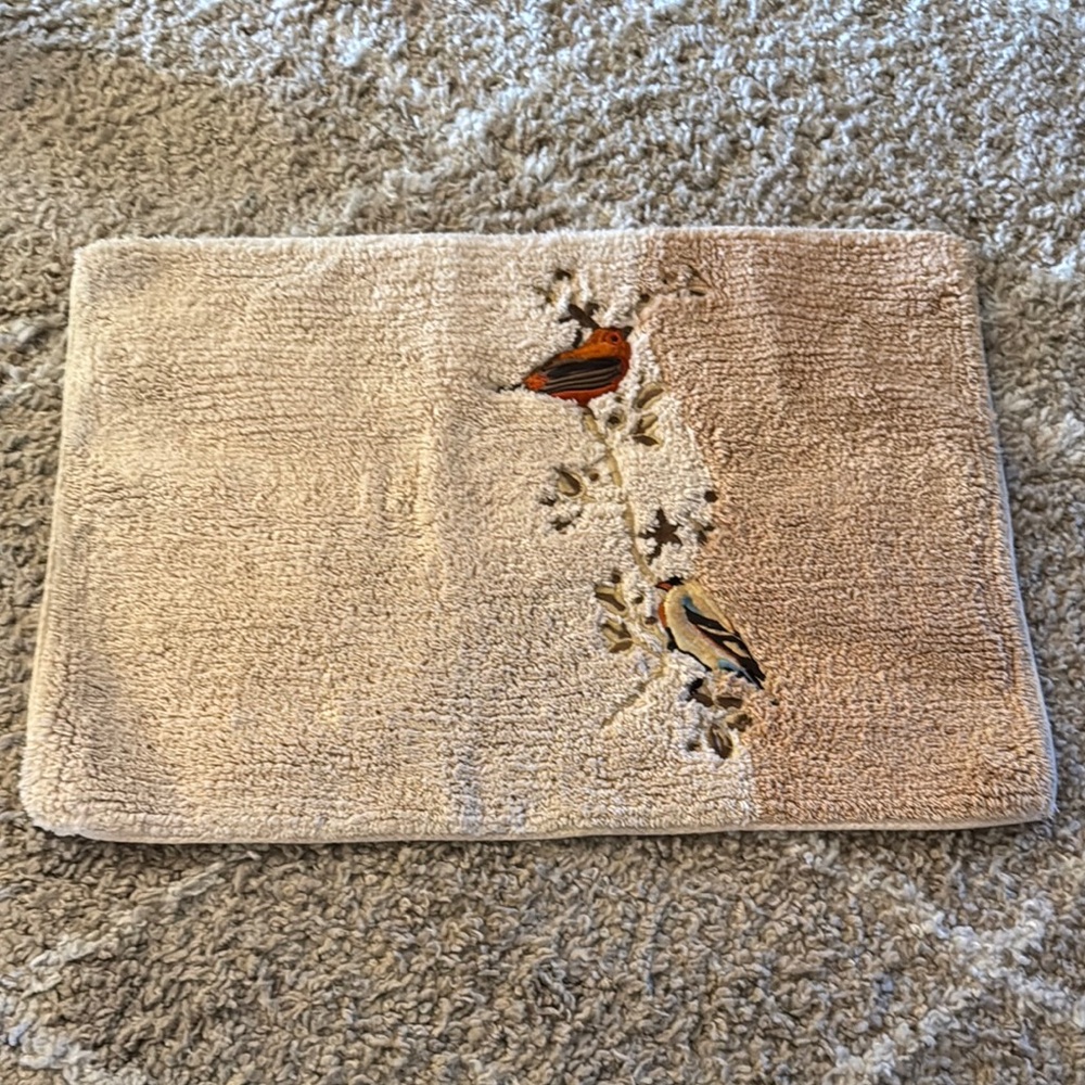 Avanti Like New Embroidered Bird Bath Mat